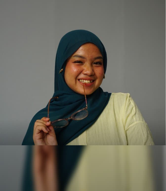 Dian F., Junior Research Executive